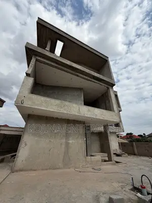 8bdrm Mansion in Daban, Kumasi Metropolitan for sale