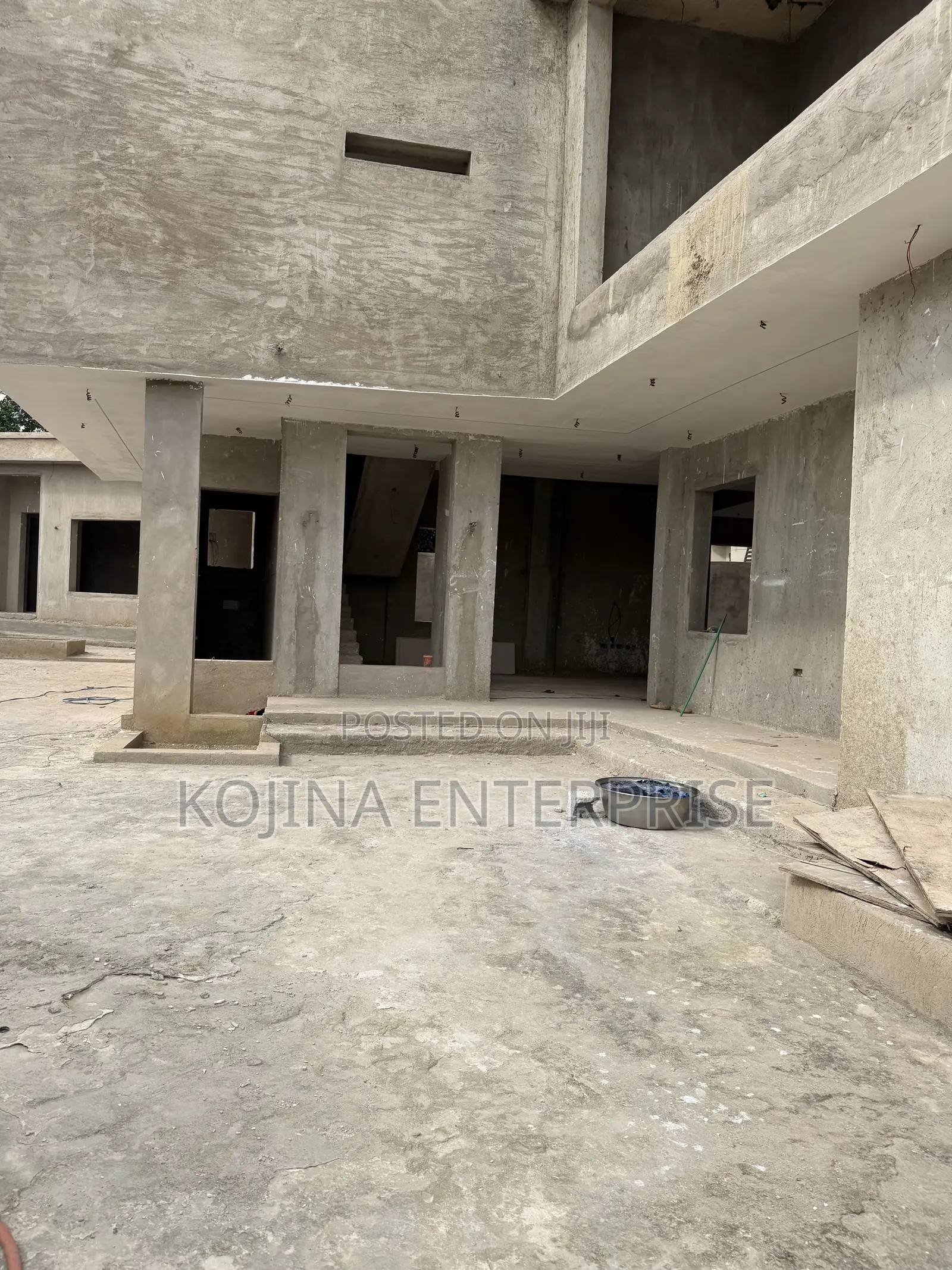 8bdrm Mansion in Daban, Kumasi Metropolitan for sale