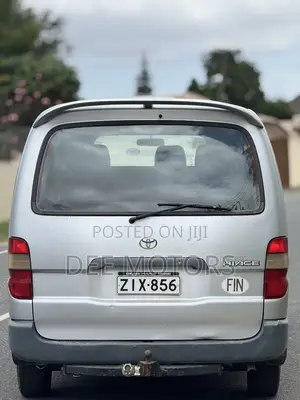 Toyota HiAce 2000 Silver