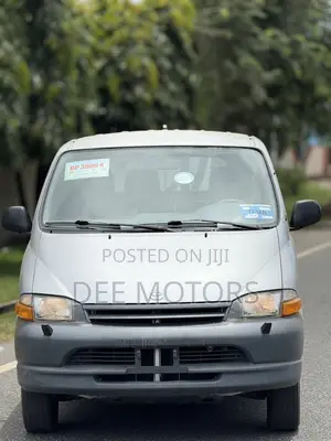 Toyota HiAce 2000 Silver