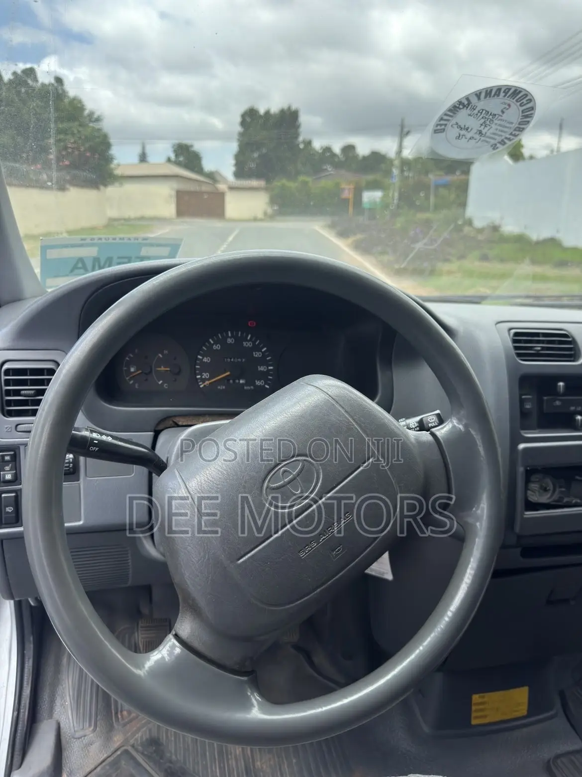 Toyota HiAce 2000 Silver