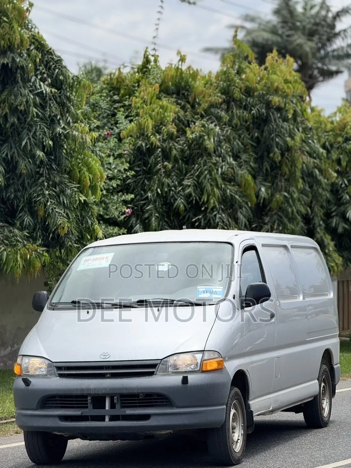 Toyota HiAce 2000 Silver