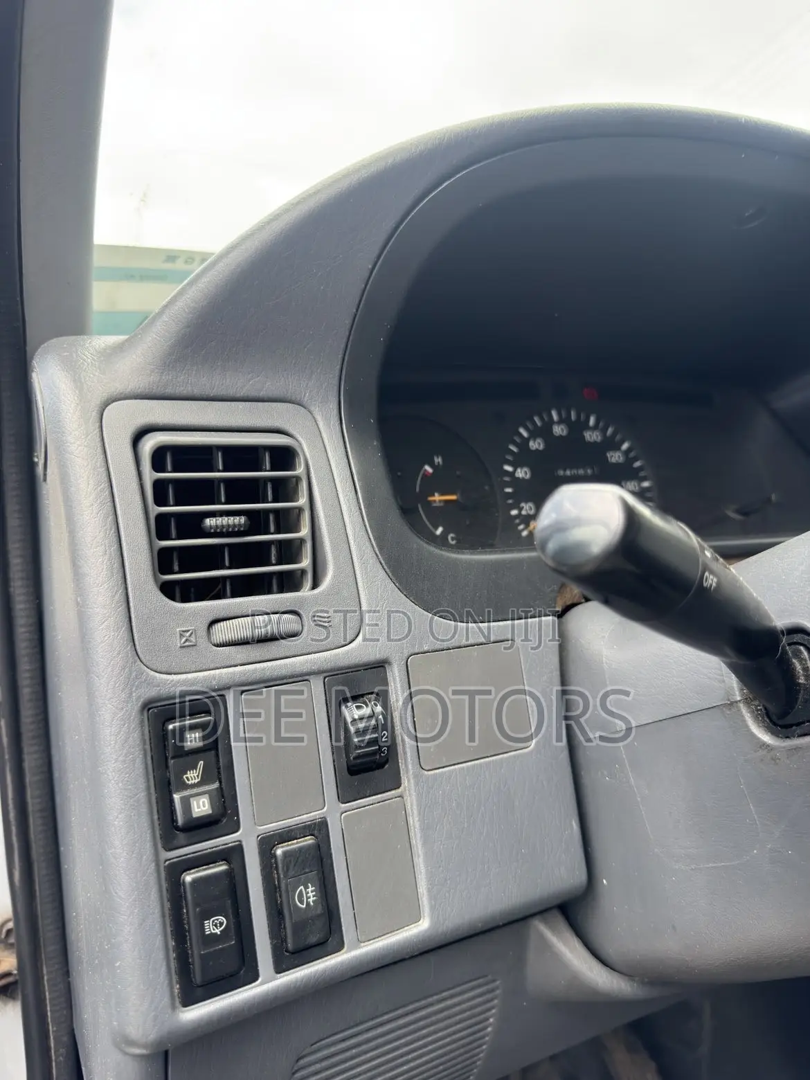 Toyota HiAce 2000 Silver