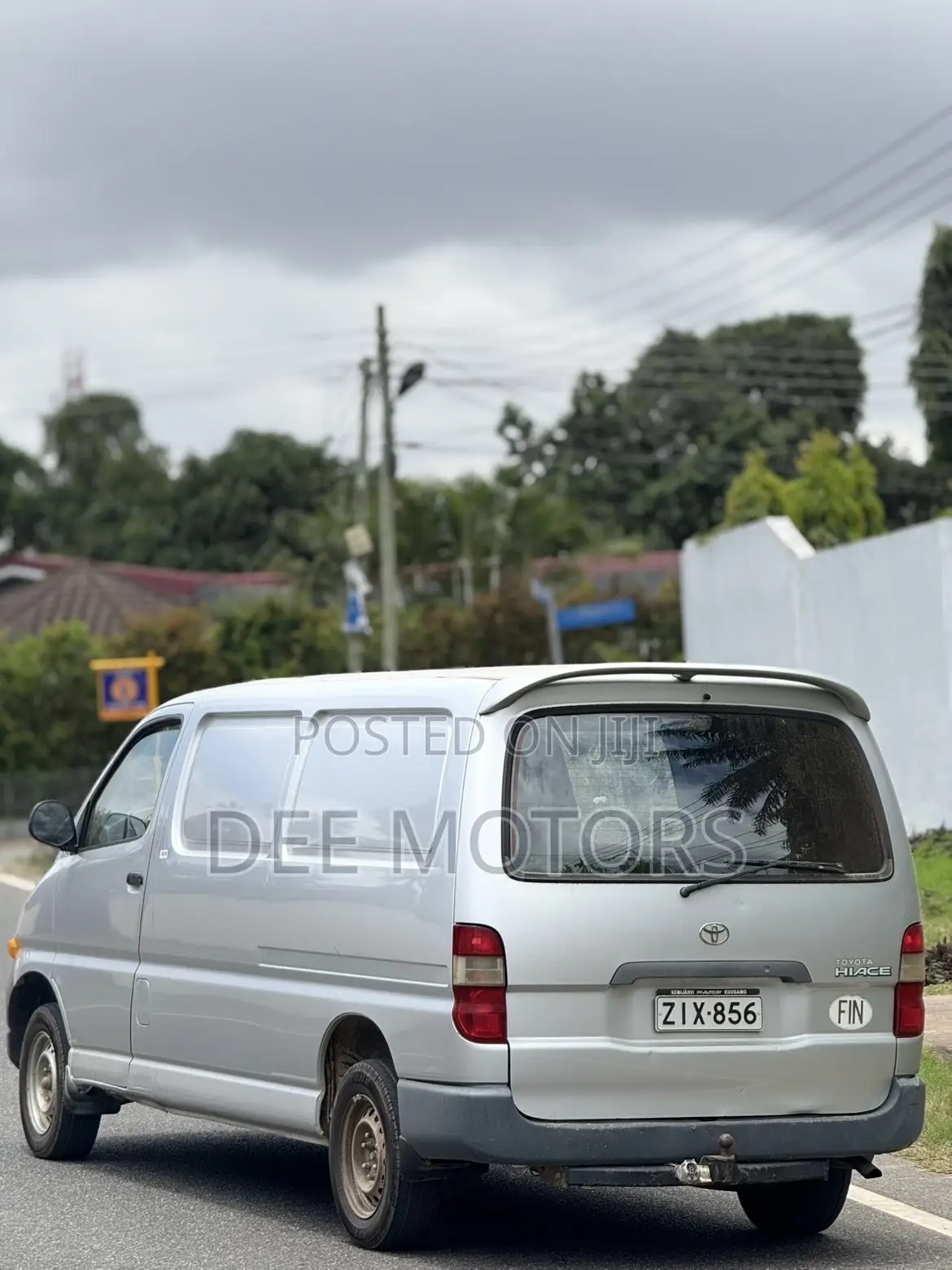 Toyota HiAce 2000 Silver
