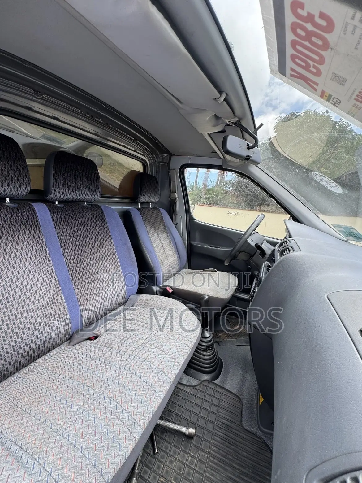 Toyota HiAce 2000 Silver