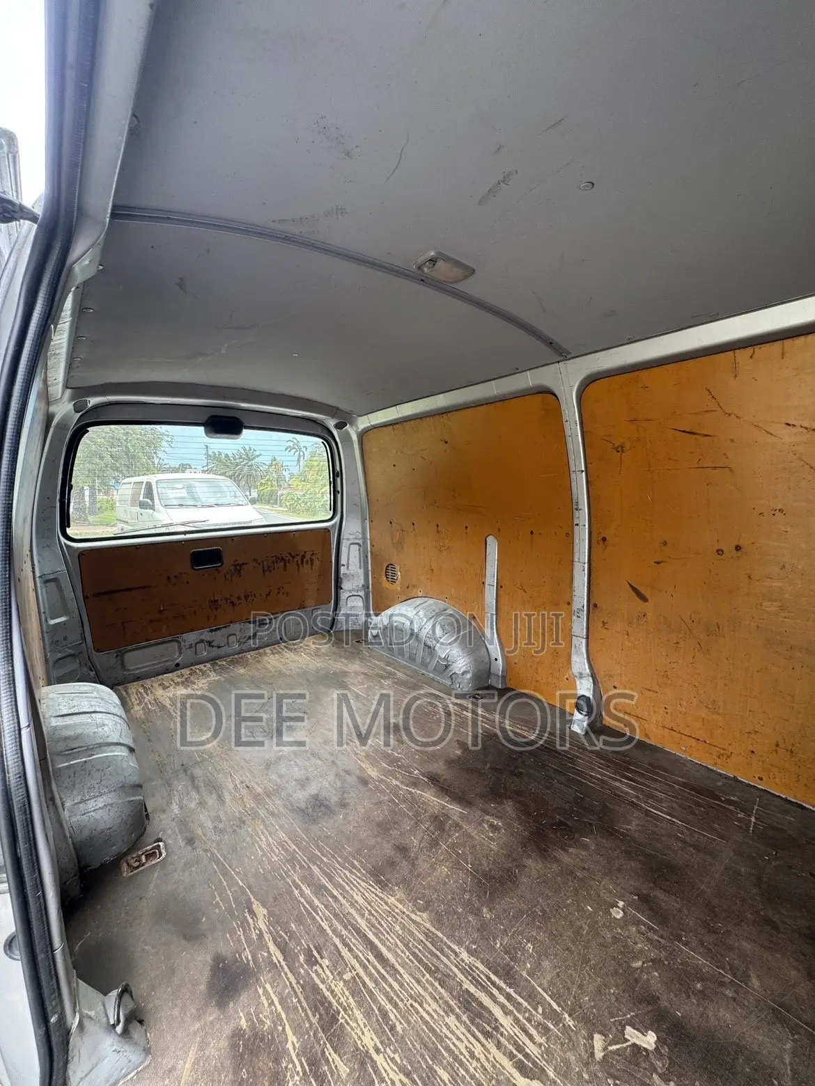 Toyota HiAce 2000 Silver