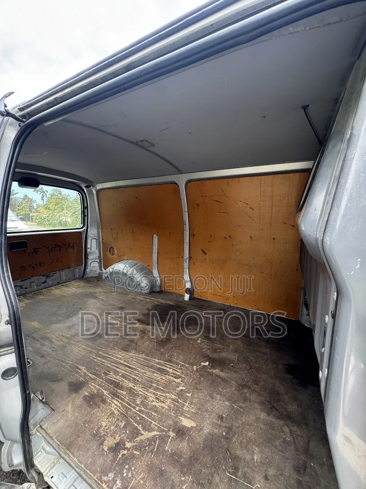 Toyota HiAce 2000 Silver