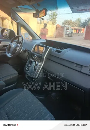 Toyota Voxy 2013 Gray