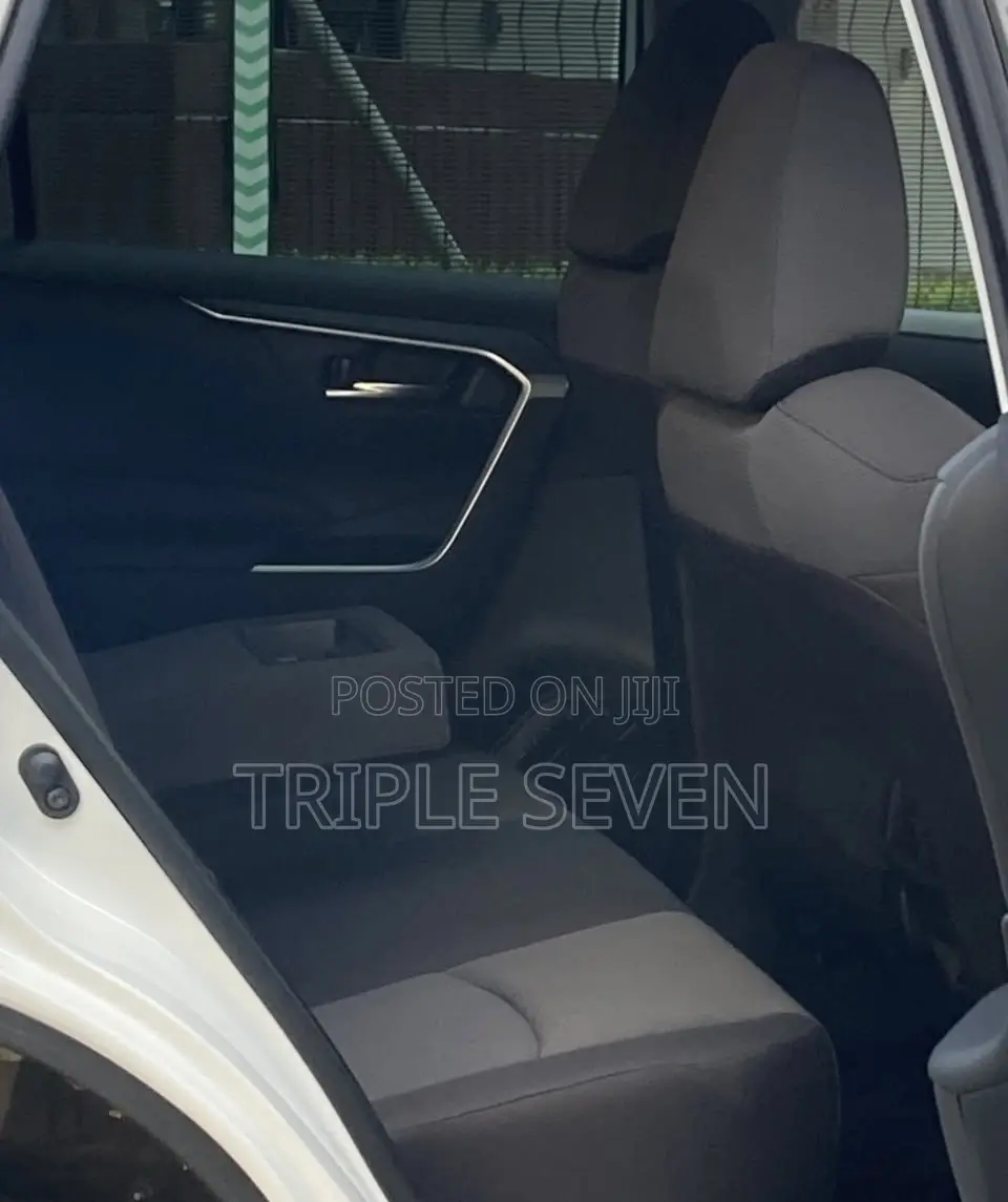 Toyota RAV4 XLE 2025 White