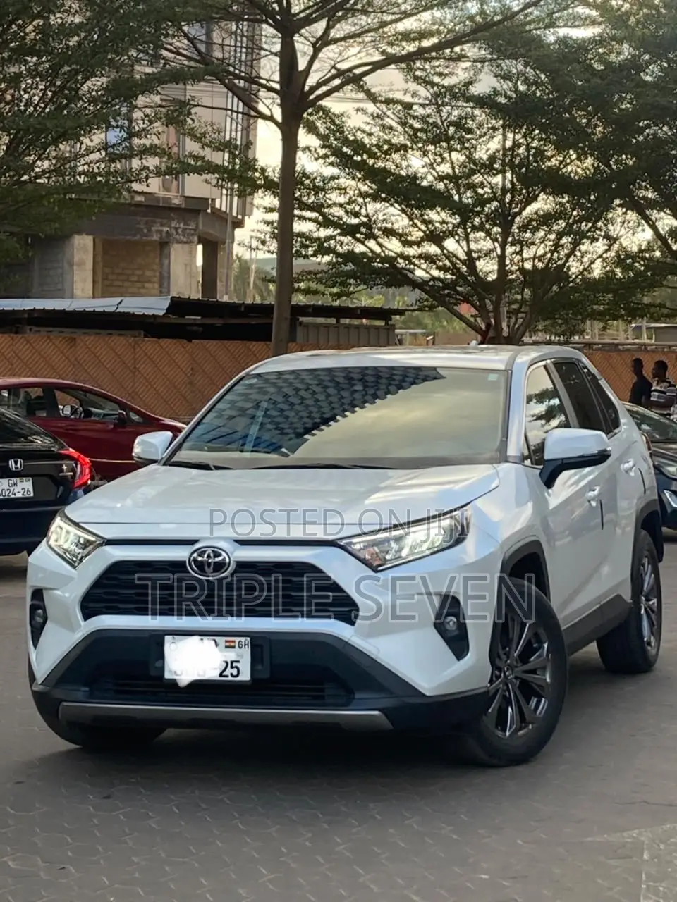 Toyota RAV4 XLE 2025 White