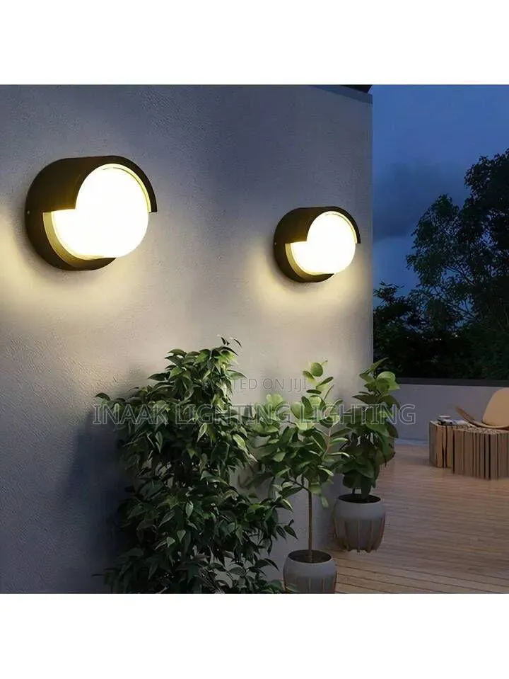 Half Cover Round Sconce