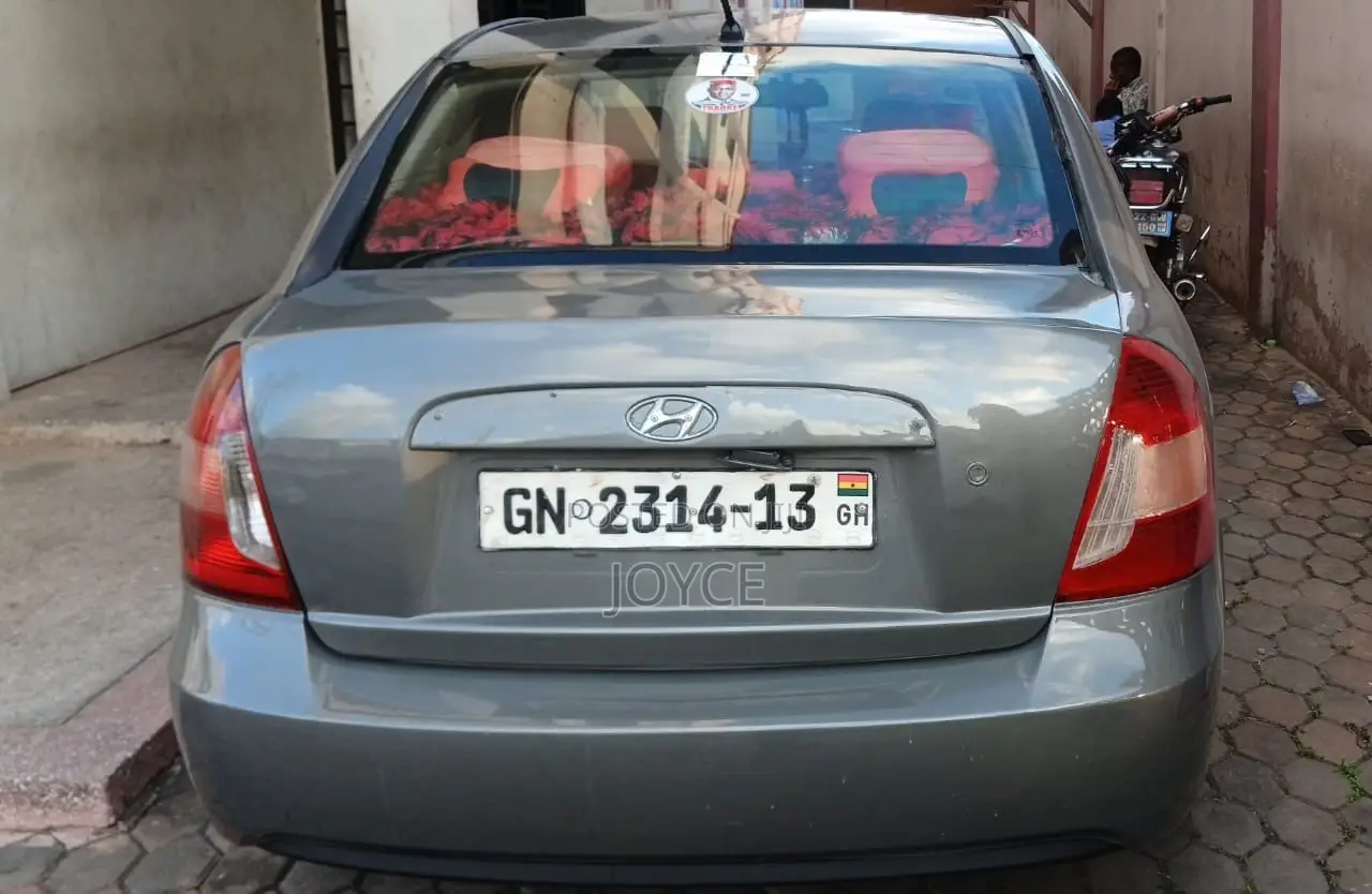 Hyundai Accent 2010 Gray