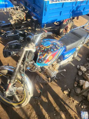 Royal Enfield Classic 350 2024 Blue