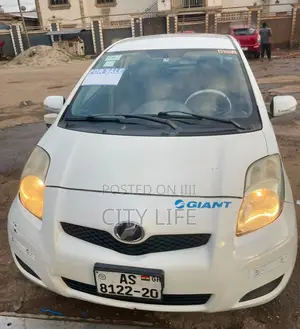 Toyota Vitz 2012 White