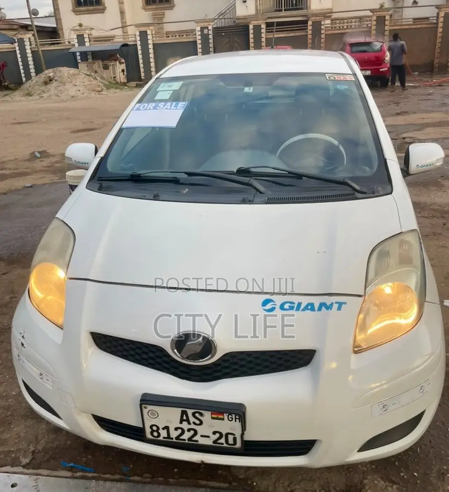 Toyota Vitz 2012 White