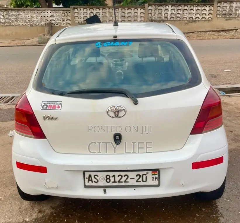 Toyota Vitz 2012 White