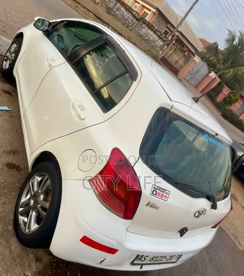 Toyota Vitz 2012 White