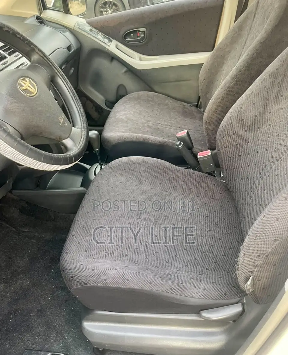 Toyota Vitz 2012 White