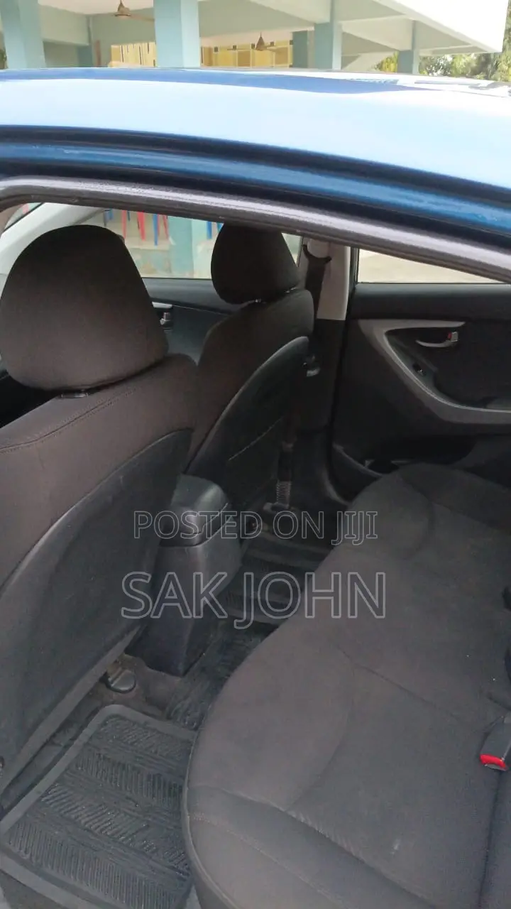Hyundai Elantra Limited Sedan FWD (1.8L 4cyl 6A) 2016 Blue