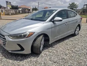 Hyundai Elantra SE Sedan FWD (2.0L 4cyl 6M) 2017 White
