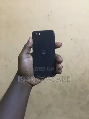 Apple iPhone SE (2020) 64 GB Black