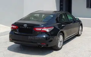 Toyota Camry XLE FWD (2.5L 4cyl 8AM) 2018 Black