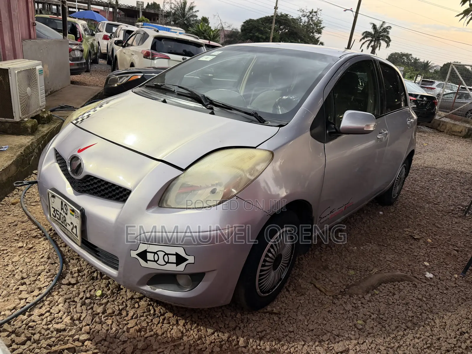 Toyota Vitz 2010 Silver