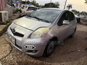 Toyota Vitz 2010 Silver
