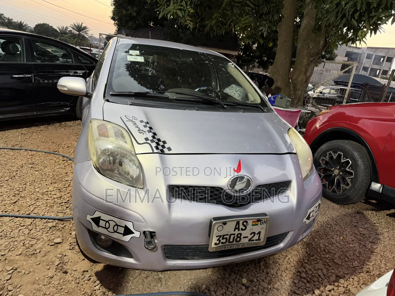 Toyota Vitz 2010 Silver
