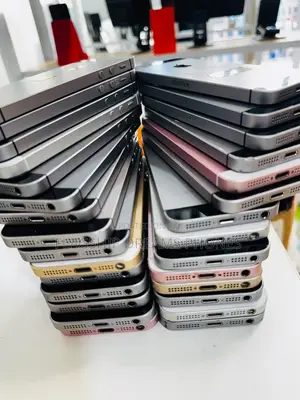 Apple iPhone SE 64 GB Black