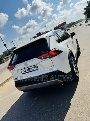 Toyota RAV4 2024 White