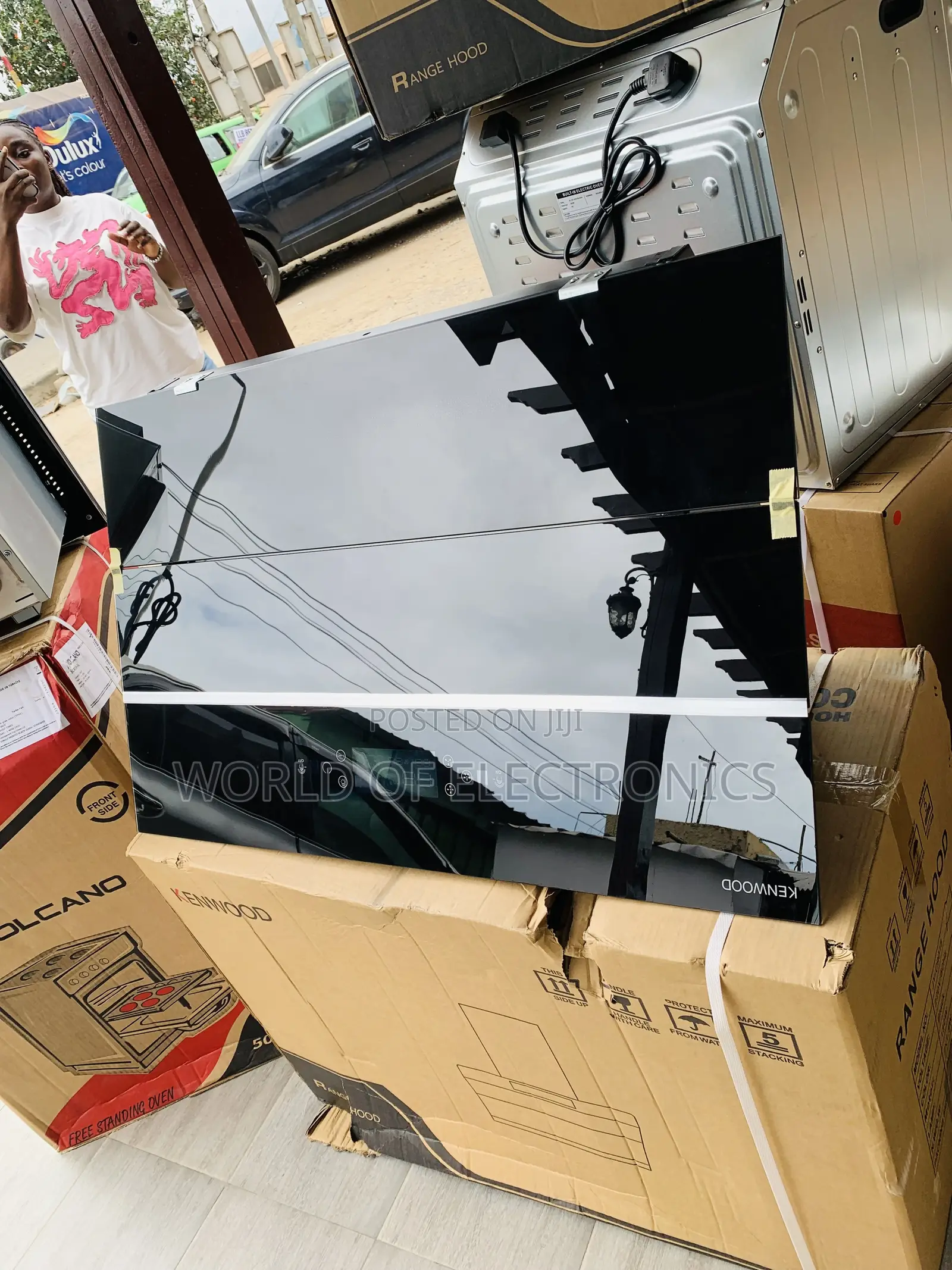 Shop the New Built Inn Kenwood 90cm Heat Extractor(BlackTempered Glass