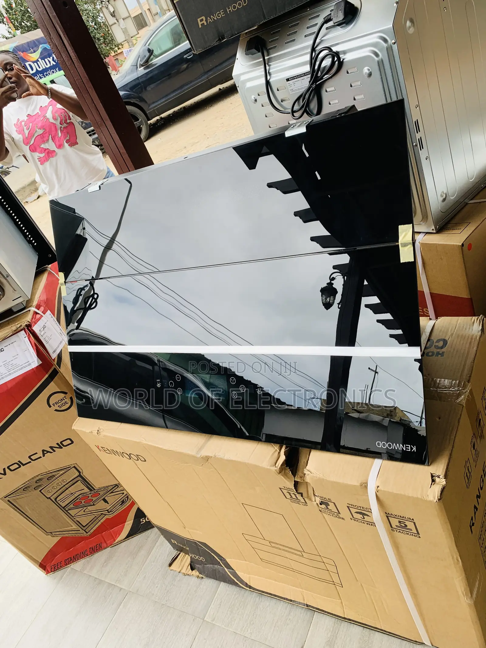 Shop the New Built Inn Kenwood 90cm Heat Extractor(BlackTempered Glass