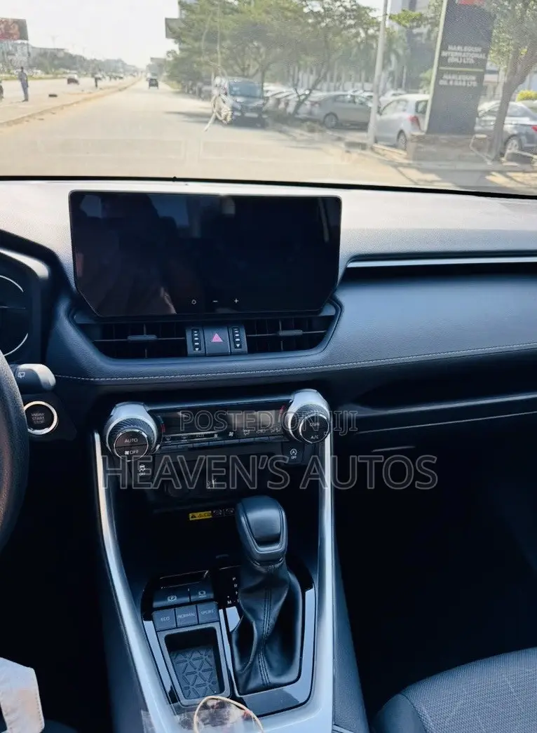 Toyota RAV4 2024 White