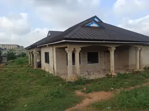 8bdrm House in Kwabre for sale