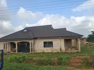 8bdrm House in Kwabre for sale