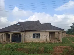 8bdrm House in Kwabre for sale