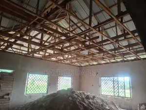 8bdrm House in Kwabre for sale