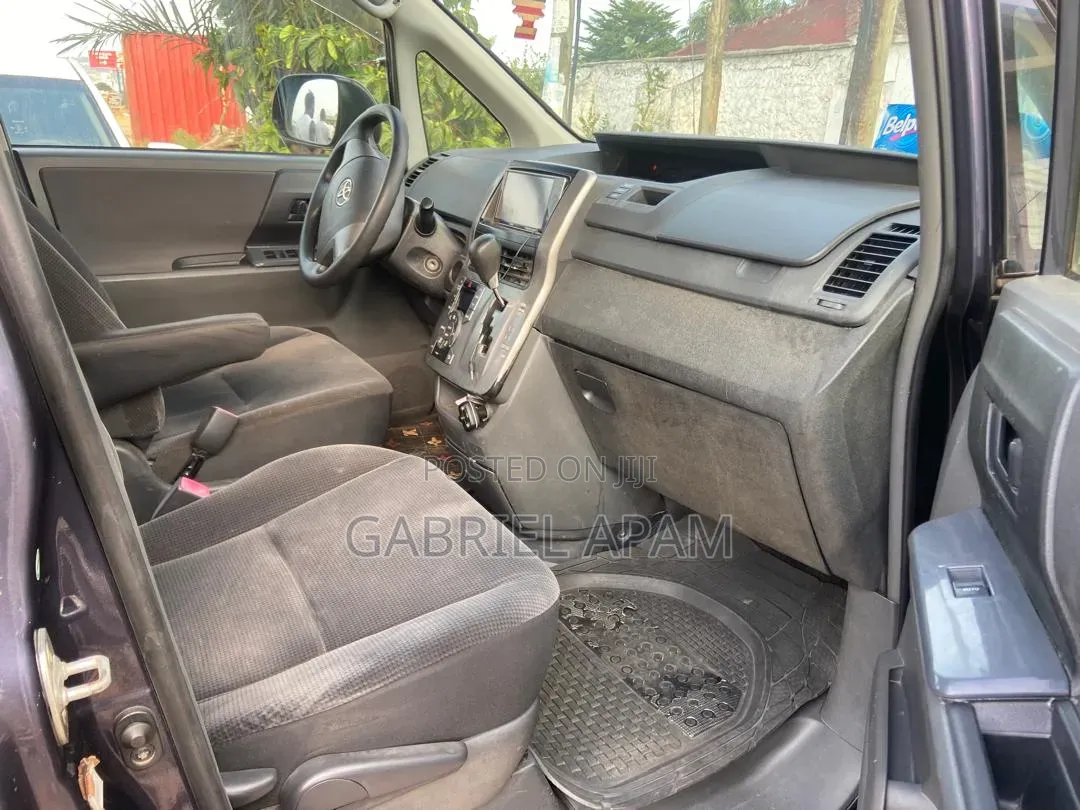 Toyota Voxy 2013 Gray