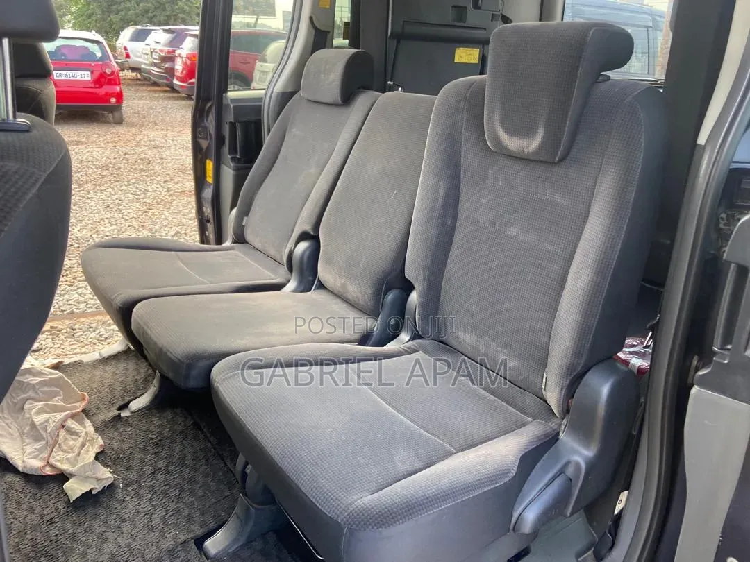 Toyota Voxy 2013 Gray