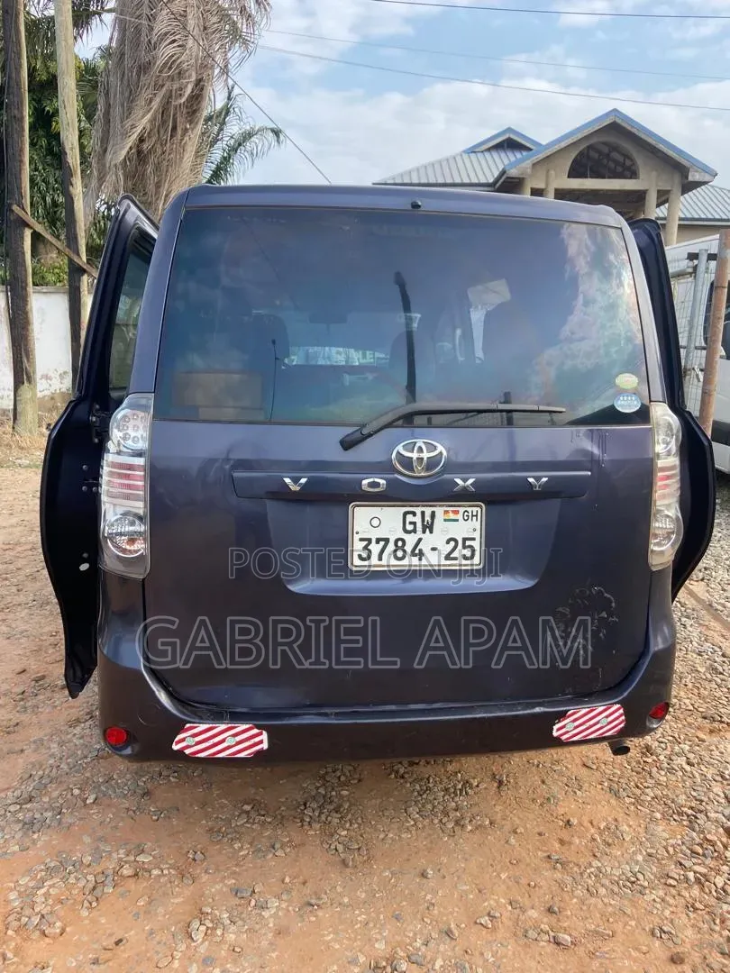 Toyota Voxy 2013 Gray