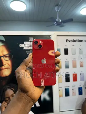 Apple iPhone 13 128 GB Red
