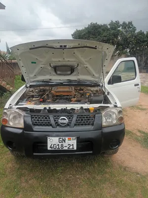 Nissan Hardbody 2021 White