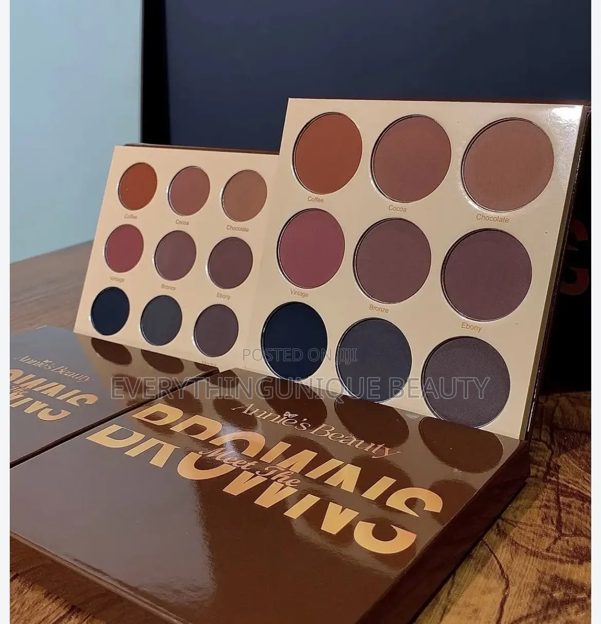 Anies Eyeshadow Palette