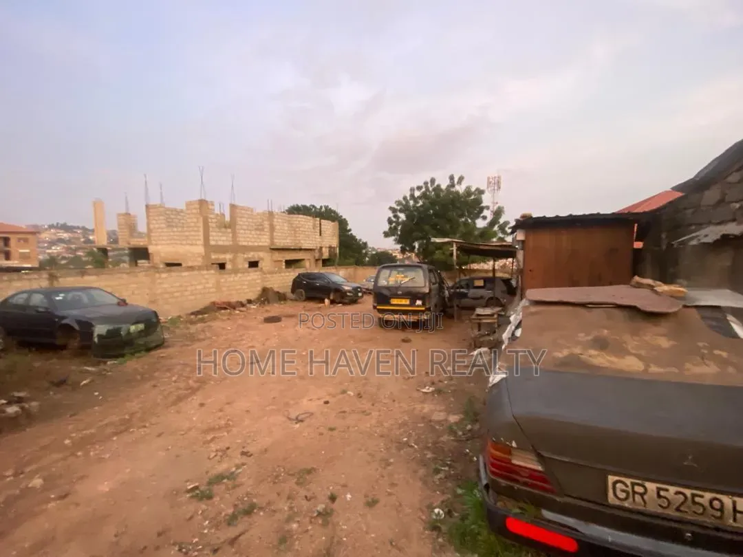 50/80 Size Land for Sale at Kwabenya Abuom