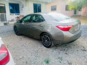 Toyota Corolla 2018 Gold