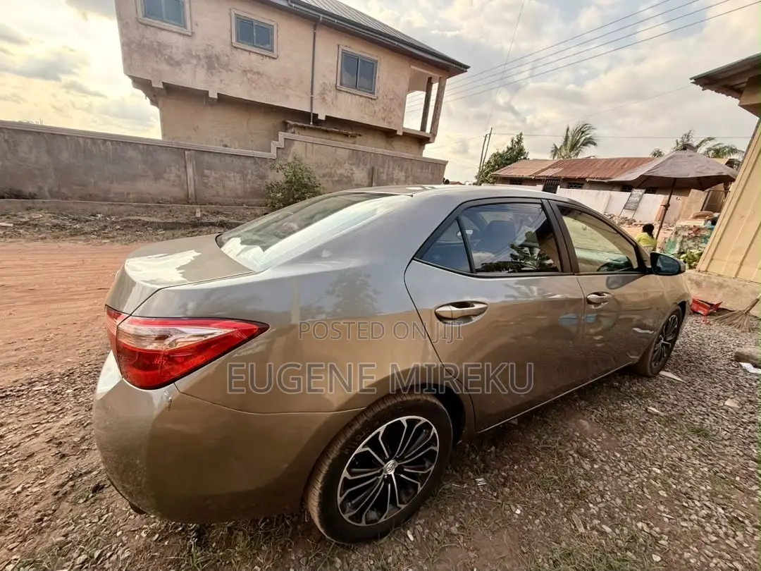 Toyota Corolla 2018 Gold