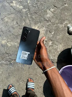 Infinix Hot 60 128 GB Black