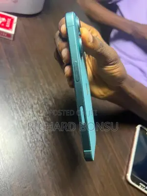 Apple iPhone 16 128 GB Gray