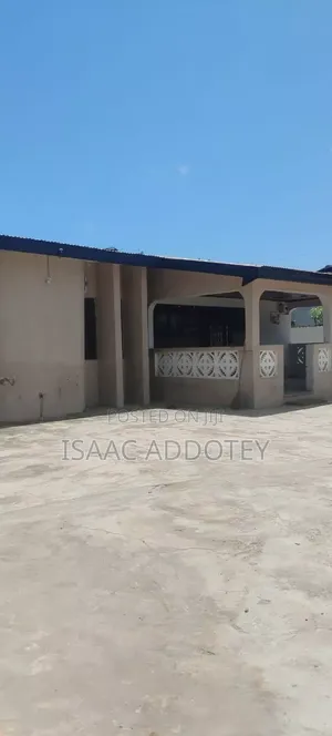 3bdrm House in 3 Bedrm Self, Baatsona Total for rent